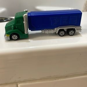 PEZ Candy Dispenser Semi Truck Big Rig 18 Wheeler Diesel Vehicle Toy Blue